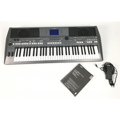 Yamaha PSR S670