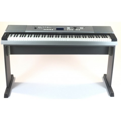 Yamaha DGX 520