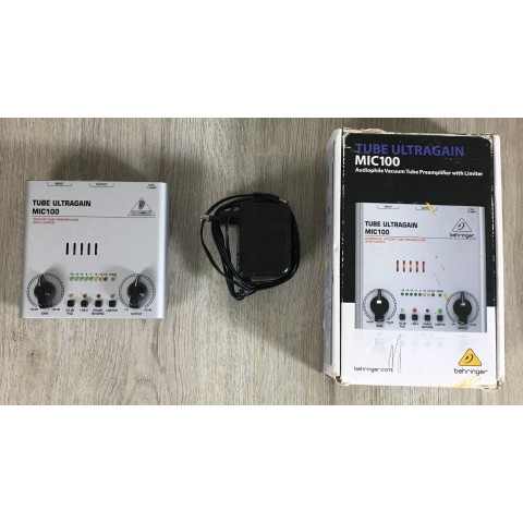 Behringer Tube Ultragain MIC100 preamplificatore microfonico valvolare