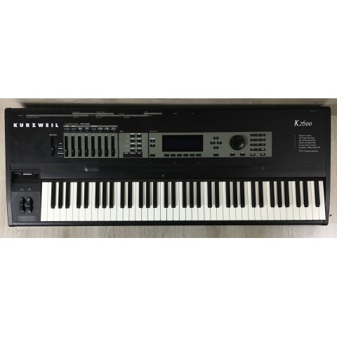 Kurzweil K2600 con flight case