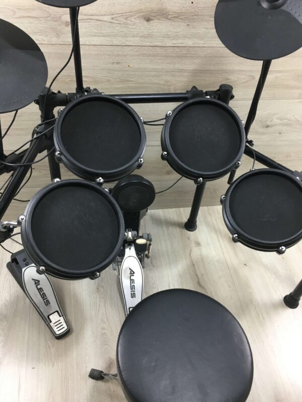 Alesis Nitro Mesh Kit con sgabello