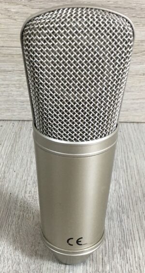 Behringer B-1