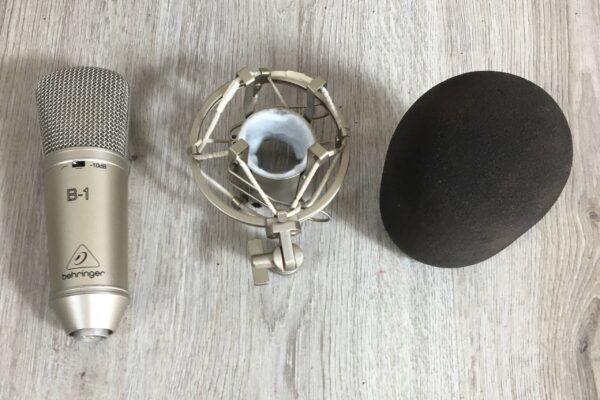 Behringer B-1