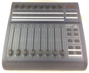 Behringer BCF2000