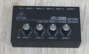 Behringer MX400 mixer
