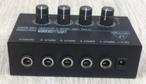 Behringer MX400 mixer