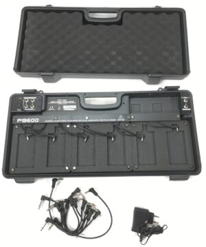 Behringer PB600 pedal board