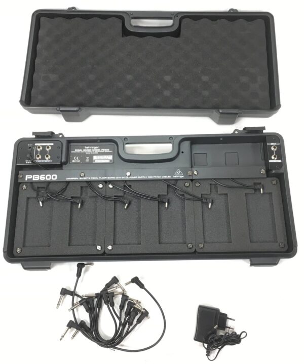 Behringer PB600 pedal board