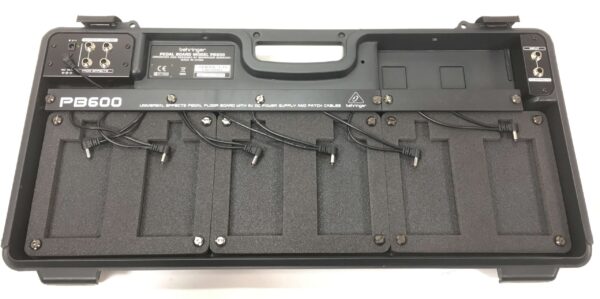 Behringer PB600 pedal board