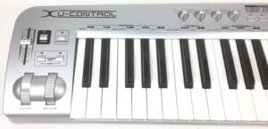 Behringer U-Control UMX 61