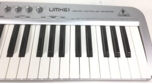 Behringer U-Control UMX 61