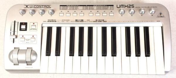 Behringer UMX25
