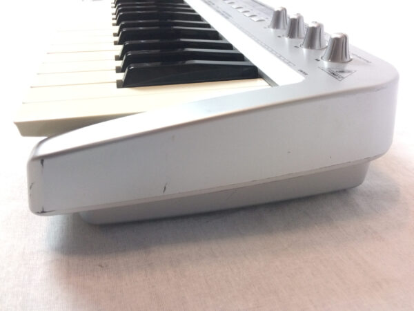Behringer UMX25