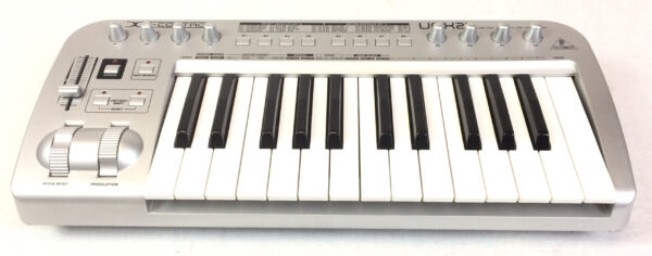 Behringer UMX25