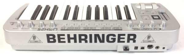 Behringer UMX25