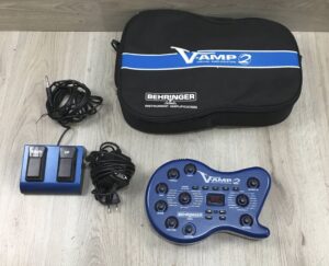 Behringer V-Amp II con footswitch