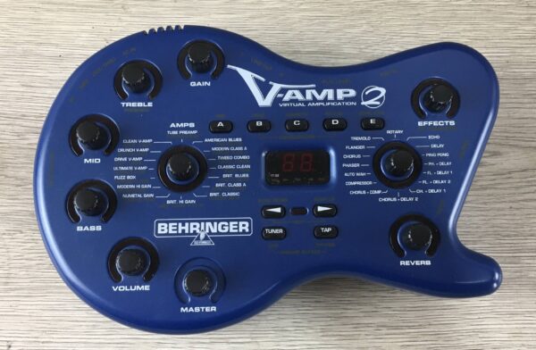 Behringer V-Amp II con footswitch