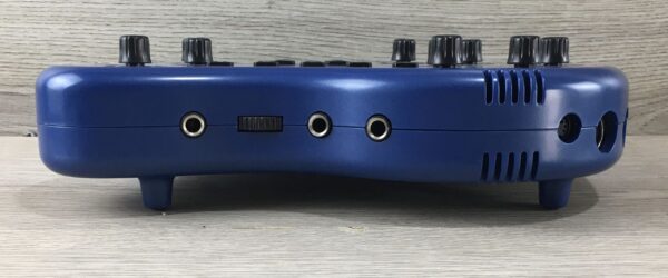 Behringer V-Amp II con footswitch