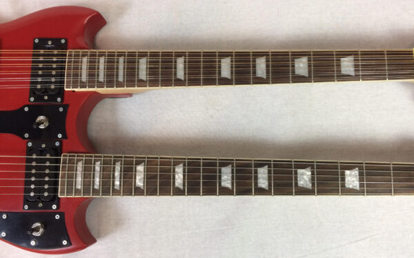 Chitarra elettrica doppio manico tipo Gibson SG
