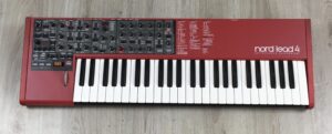 Clavia Nord Lead 4 + custodia