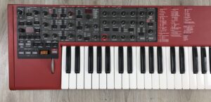 Clavia Nord Lead 4 + custodia