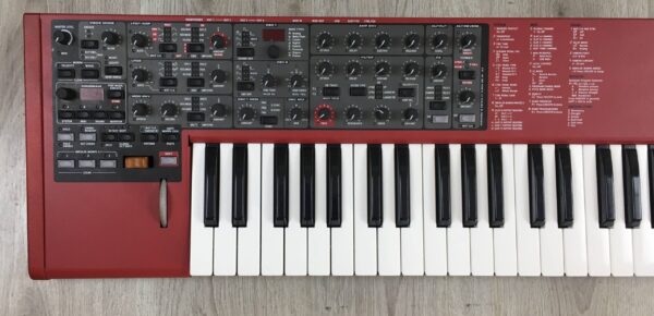 Clavia Nord Lead 4 + custodia