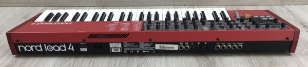 Clavia Nord Lead 4 + custodia
