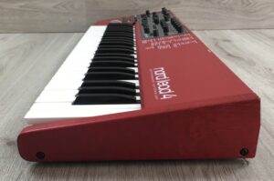 Clavia Nord Lead 4 + custodia
