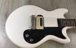 Epiphone Joan Jett Olympic Special Aged Classic White