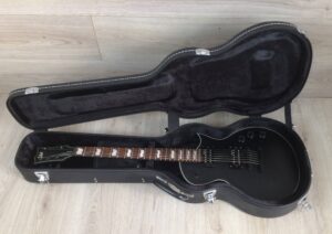 ESP LTD EC-256 black satin con custodia rigida