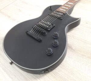 ESP LTD EC-256 black satin con custodia rigida