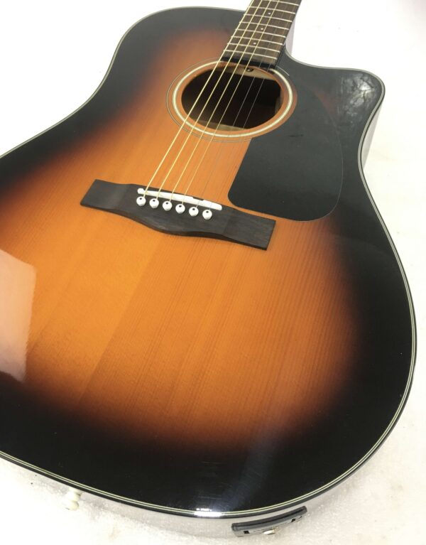 Fender CD-60CE SB-DS-V2 con custodia rigida