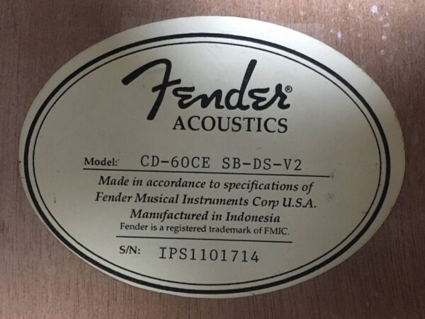 Fender CD-60CE SB-DS-V2 con custodia rigida