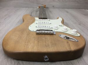 Fender Squier Classic Vibe 60s Stratocaster LRL body artigianale