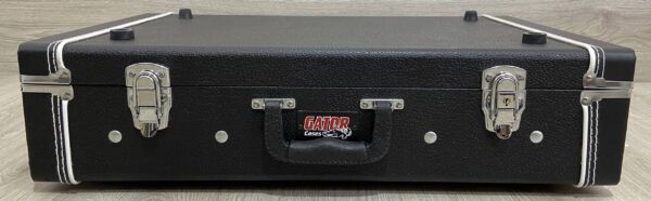Gator GW-GIGBOXJR Portapedali e reggi chitarra triplo