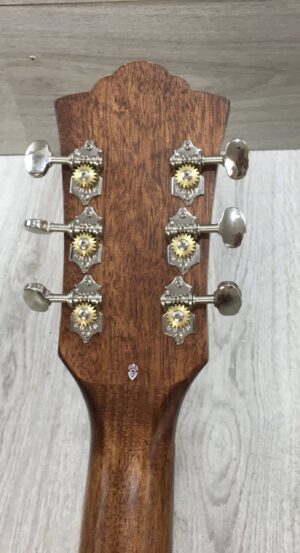 Guild OM-260CE Deluxe Burl
