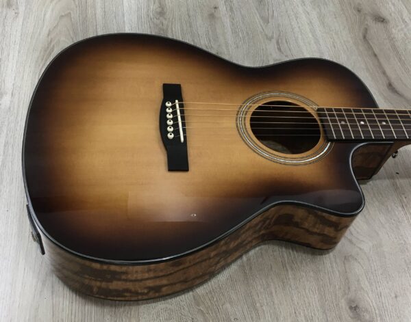 Guild OM-260CE Deluxe Burl