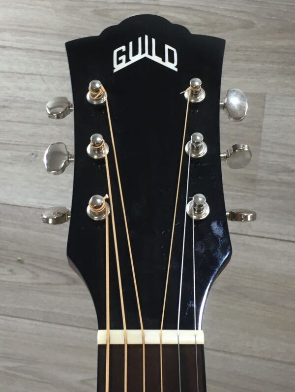 Guild OM-260CE Deluxe Burl