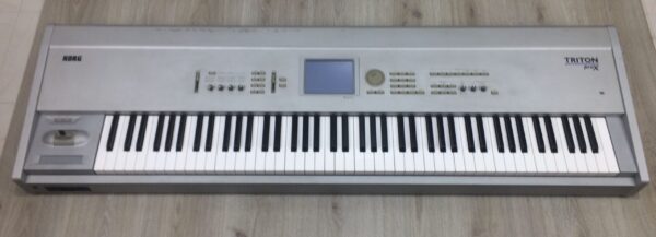 Korg Triton ProX con flight