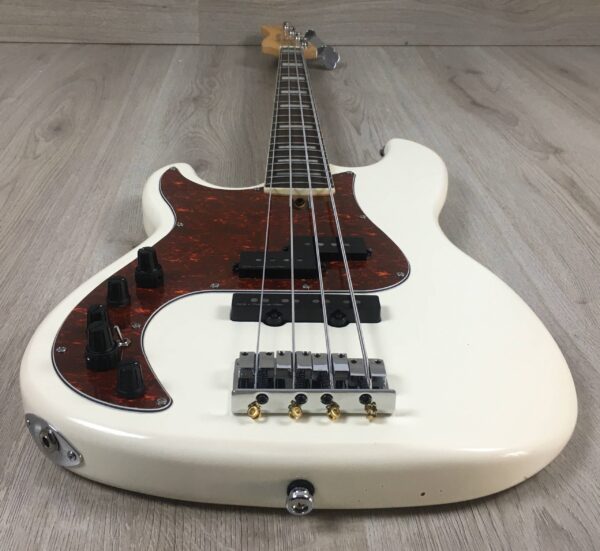 Marcus Miller P7 Antique White Blonde Left