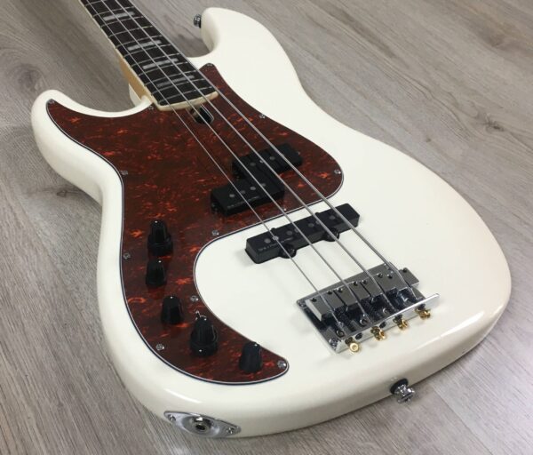 Marcus Miller P7 Antique White Blonde Left