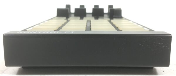 Native Instruments Traktor Kontrol F1
