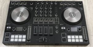 Native Instruments Traktor Kontrol S4 MK3