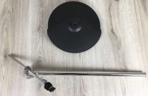 Roland CY-8 con mezz'asta