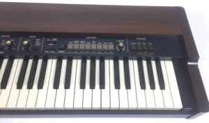 Roland VK-8 con custodia
