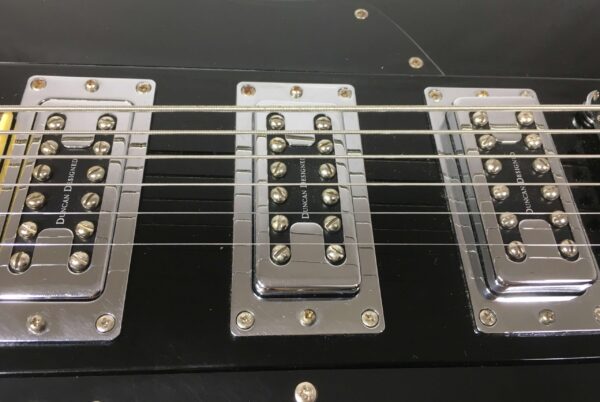 Schecter Ultra VI Baritona Mancina con custodia rigida