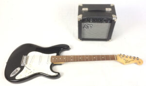 SX Stratocaster con amplificatore e custodia