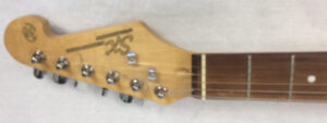 SX Stratocaster con amplificatore e custodia