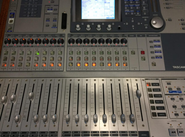 Tascam DM3200 + IF FW MKII