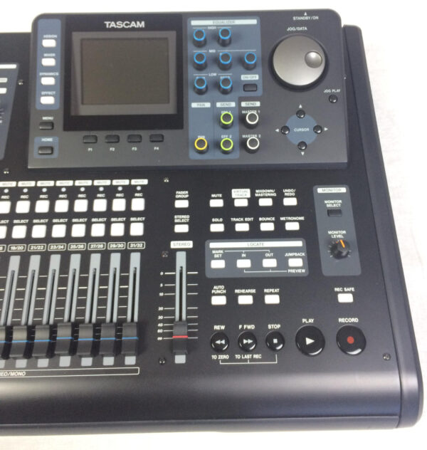 Tascam DP32SD Digital Portastudio 32 tracce